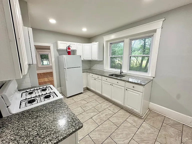 351 N Spring Rd — Photo 5
