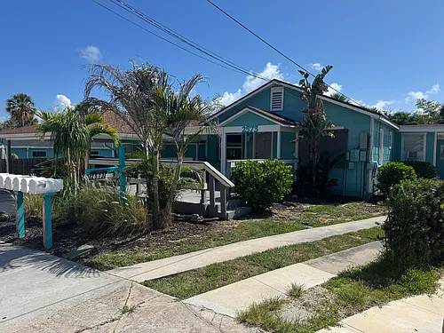 2573 NE Palm Ave #A Photo 1