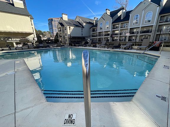 Pool area w/ grilling station