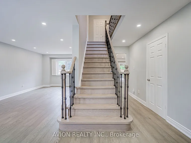 9 Falan Heights Cres — Photo 6