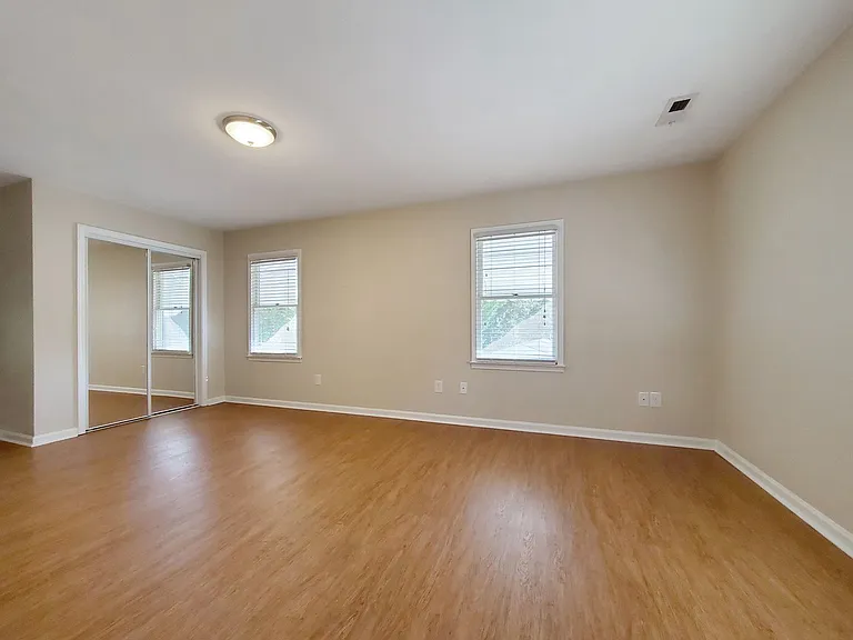 504 University Rdg — Photo 10