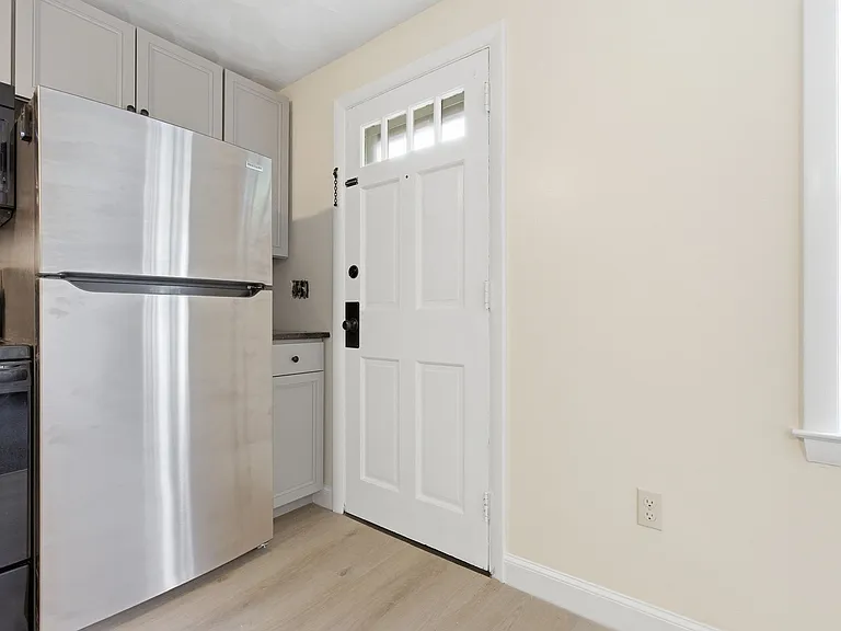 280 Washington St #2 — Photo 4