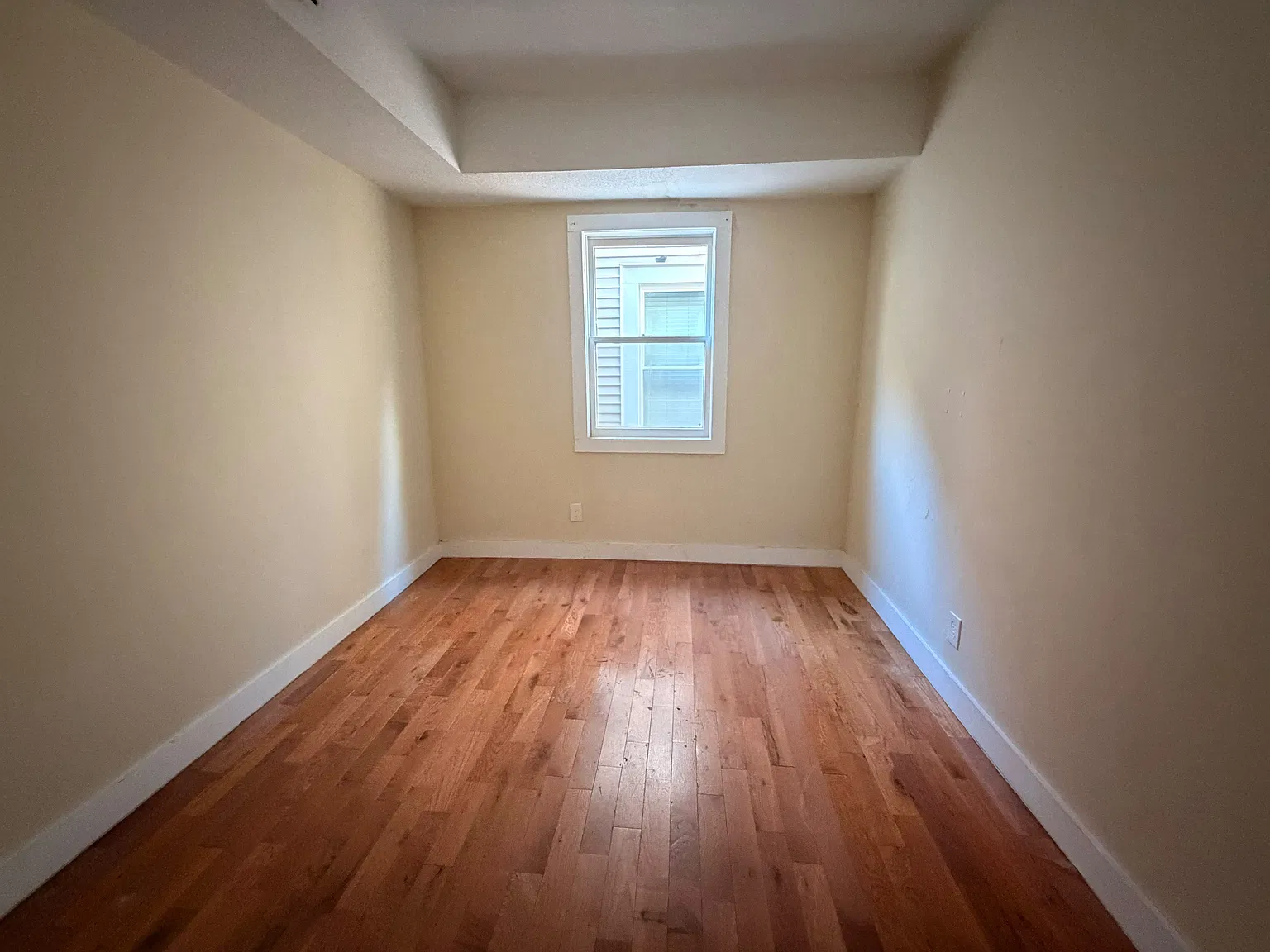 564 Howard Ave — Photo 4