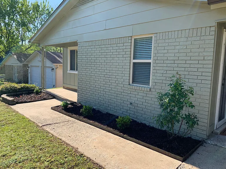 102 Heather Dr — Photo 3
