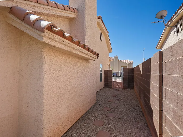 9892 Vermillion Cliffs Ave — Photo 30