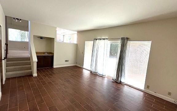 4th image of 932 W Olive Ave