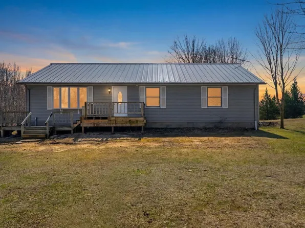 5139 Welch Rd, Emmett, MI 48022