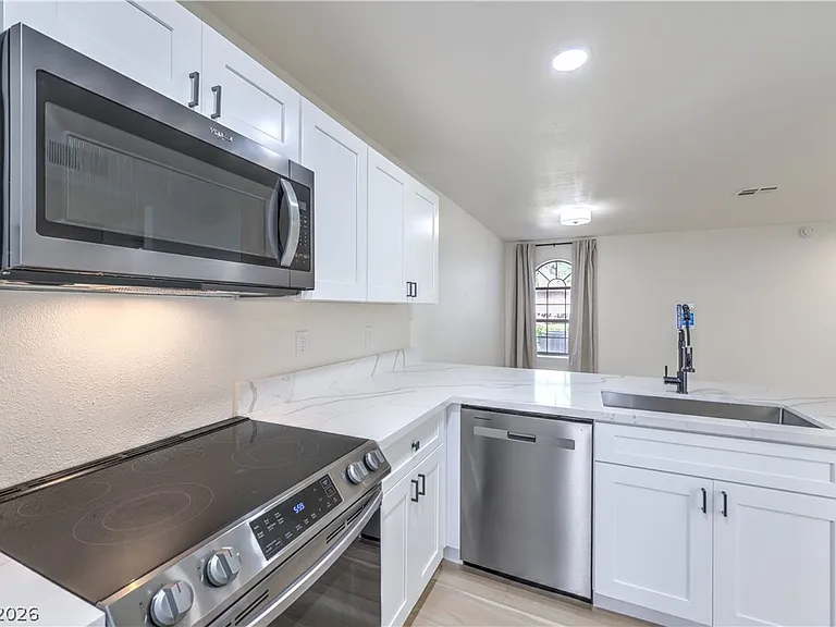 1800 Edmond St #122 — Photo 12