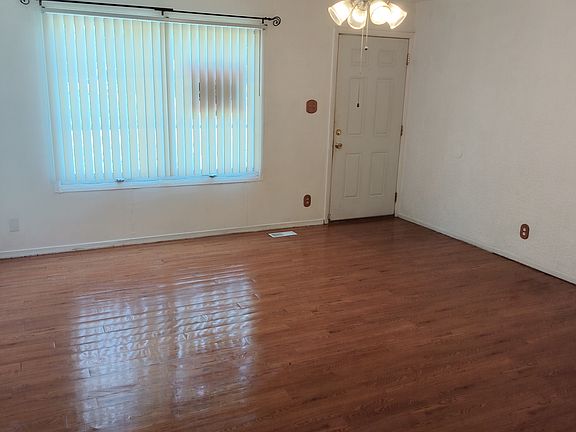 5th image of 726 Saint Paul Dr