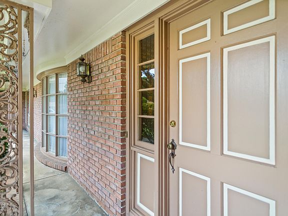 4th image of 976 Parkridge Cir E