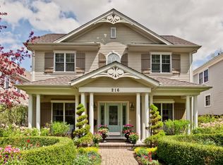 216 3rd St, Libertyville, IL