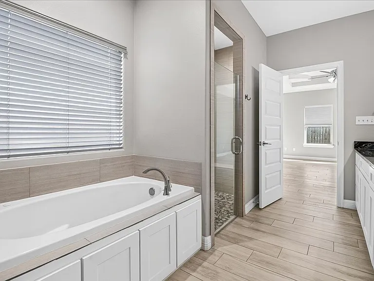 6718 Stuyvesant Ct — Photo 28