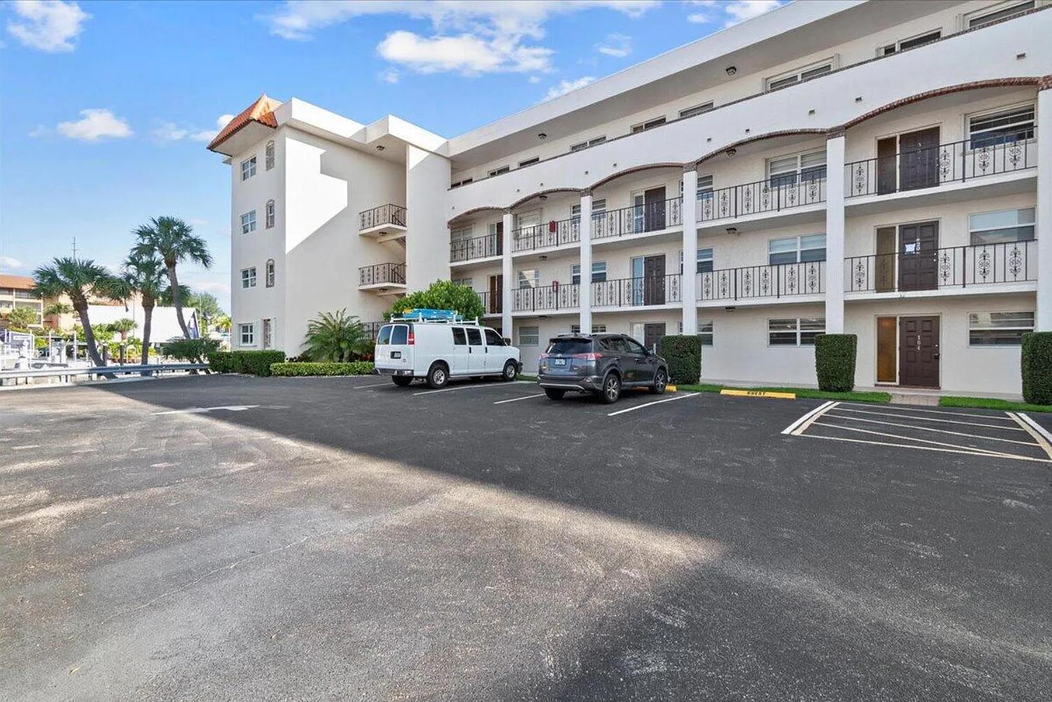 2 bed, 2.0 bath, 1010 sqft, $3,750 — Photo 2