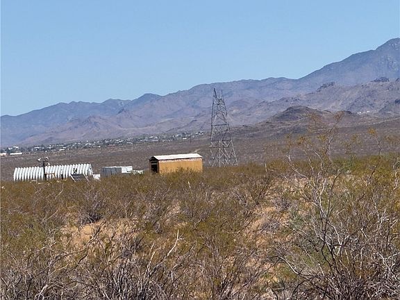 3rd image of 3431 Hualapai Drive