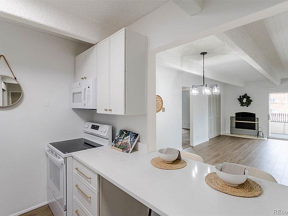 4th image of 1365 Columbine Street #401