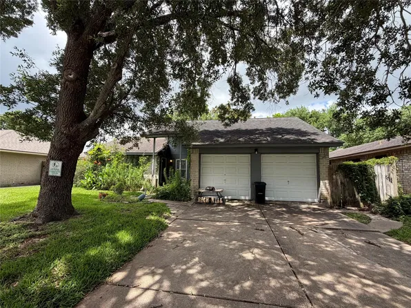16111 Tibet Rd, Friendswood, TX 77546