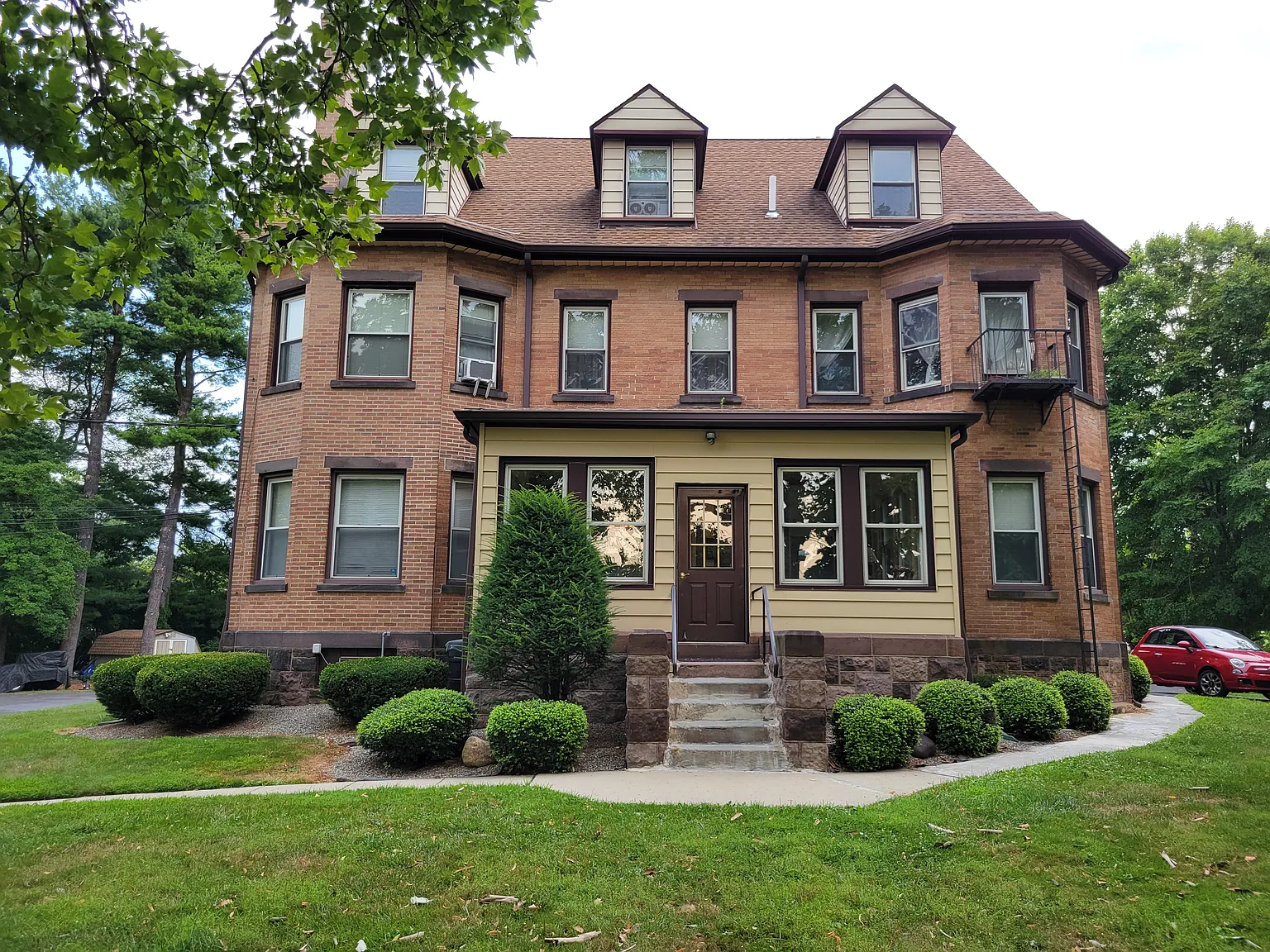 2 bed, $1,800 — Photo 1