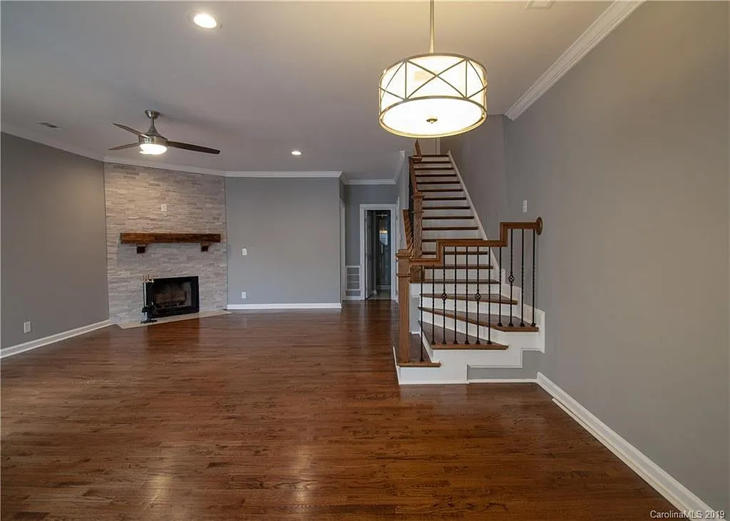 3 bed, 1555 sqft, $3,000 — Photo 2