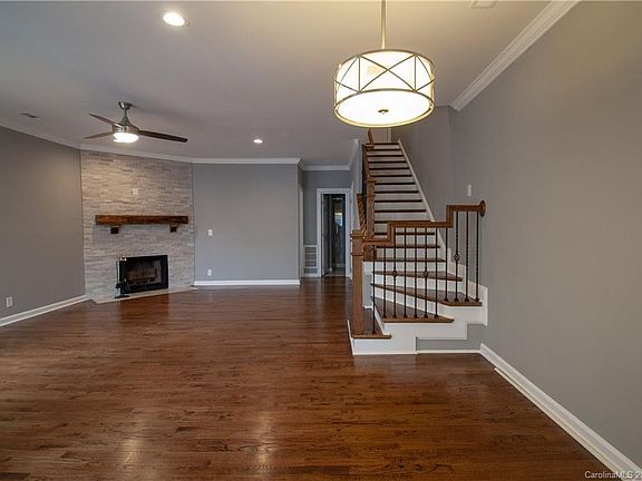 2nd image of 806 Greenleaf Ave