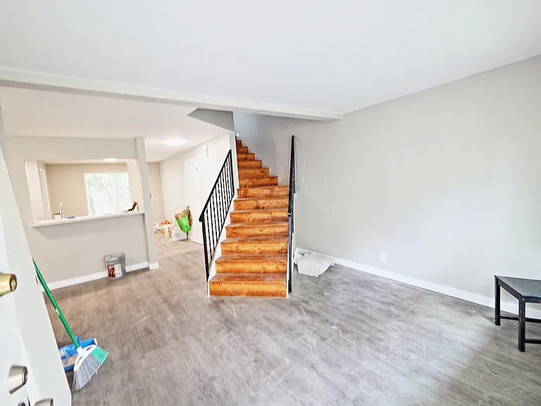5018 11th Ave NE #C — Photo 3
