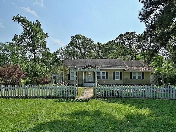 Country Style Home sits on 14.55 acres.