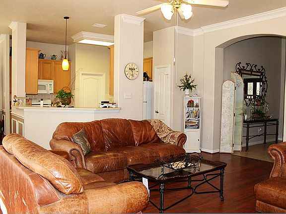 4th image of 206 Green Cedar Dr