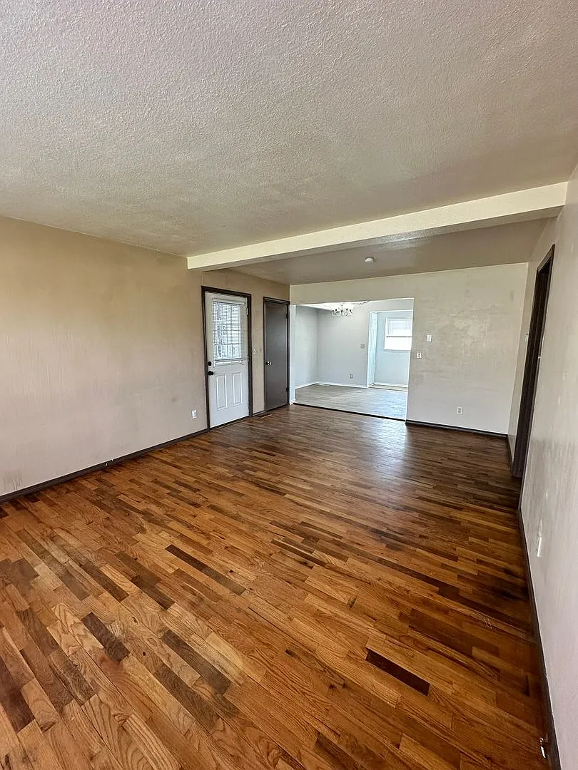 ** 3-Bedroom ~ Upgraded ~ House for Rent in Sought After East Wenatchee ** — Photo 2