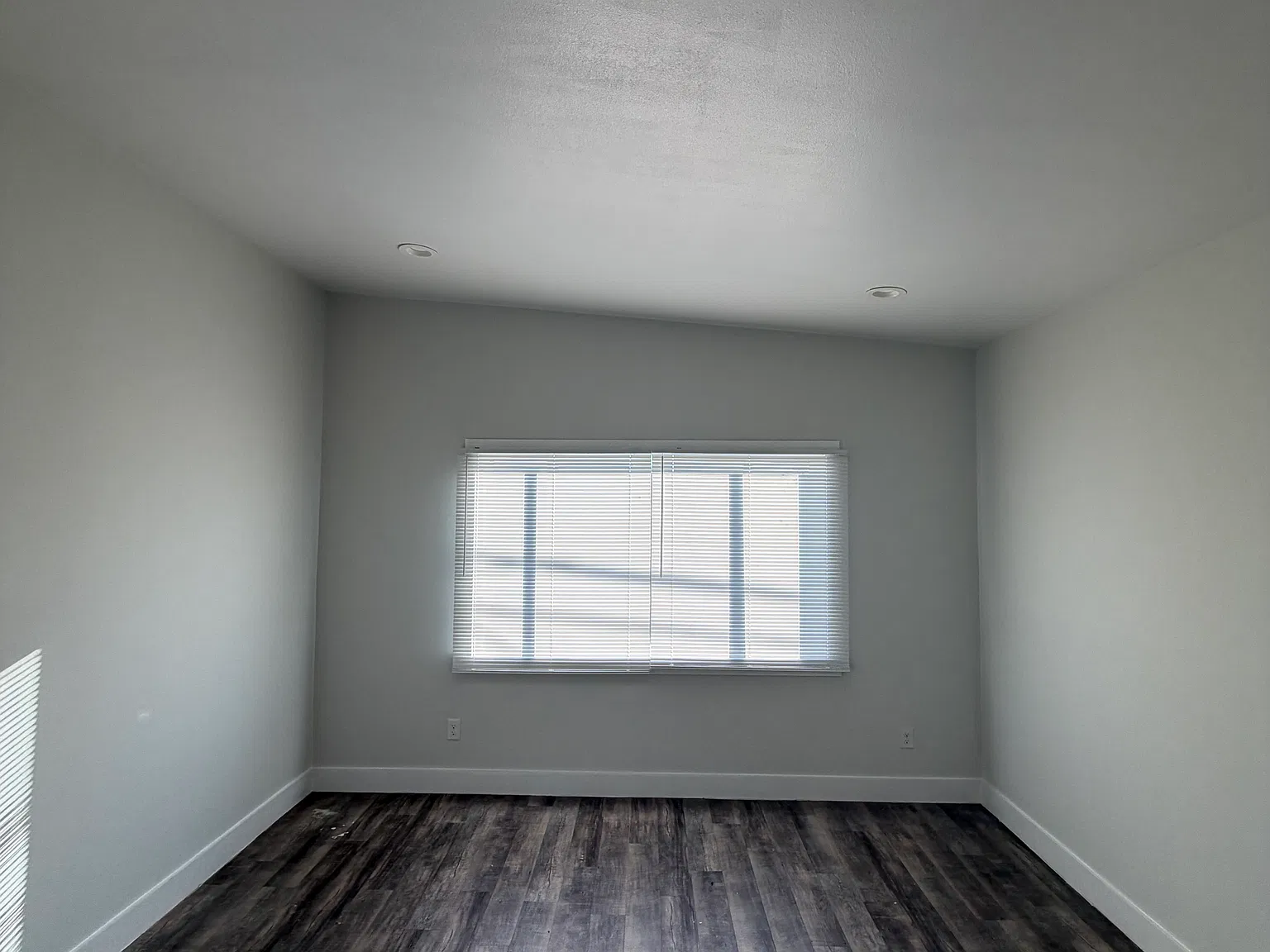 2 bed, 755 sqft, $1,400 — Photo 2