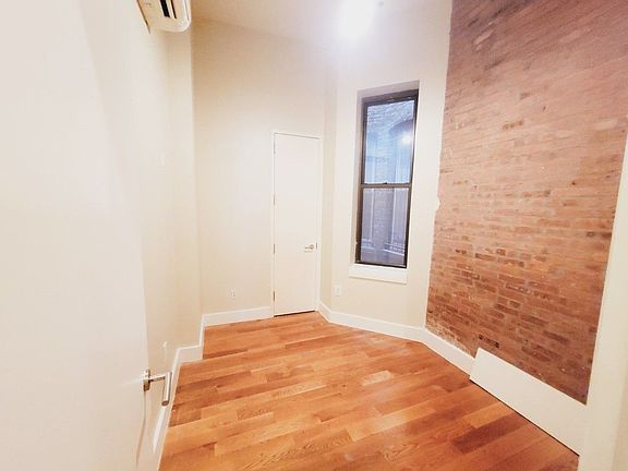 4th image of 410 Gates Ave APT 1B