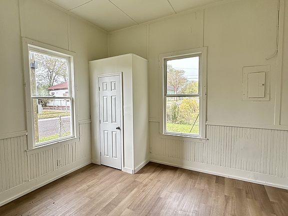 3rd image of 1520 Avenue G
