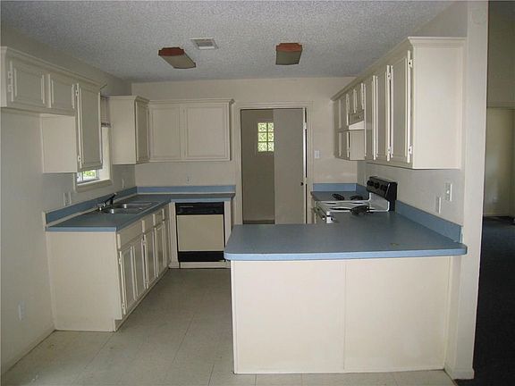 5th image of 3708 Oak Creek Cir