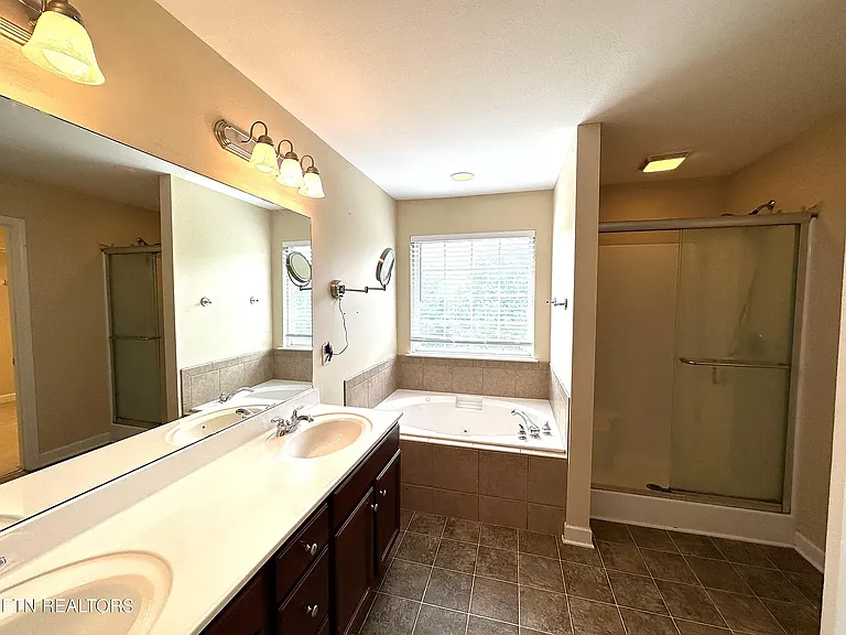 10806 Modesto Ln — Photo 10