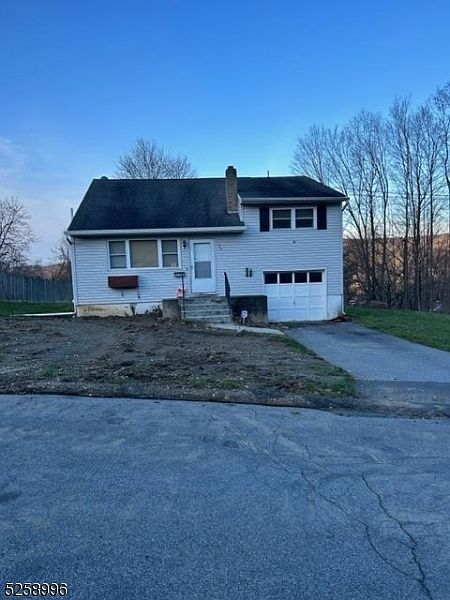 1st image of 28 Madison Dr