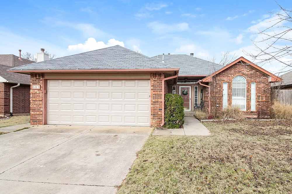 3 bed, 2.0 bath, 1406 sqft, $1,660 — Photo 1