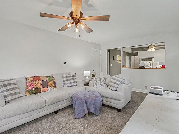 4th image of 603 W Stoddard St