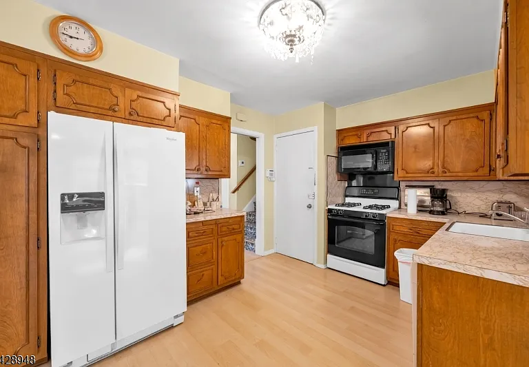 204 Tryon Pl — Photo 12