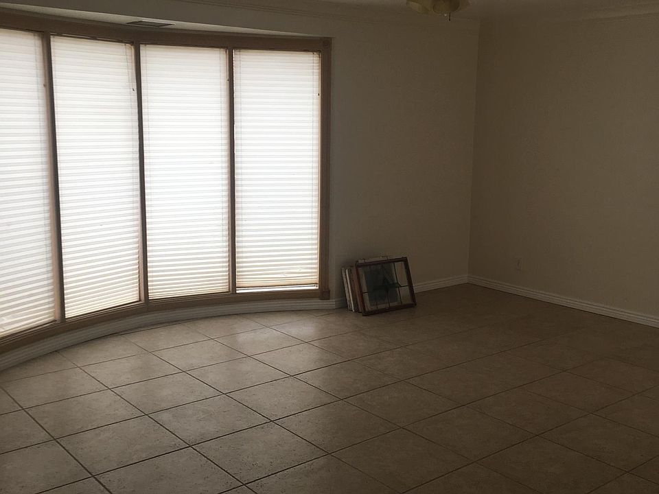 2nd image of 1302 Highland Rd