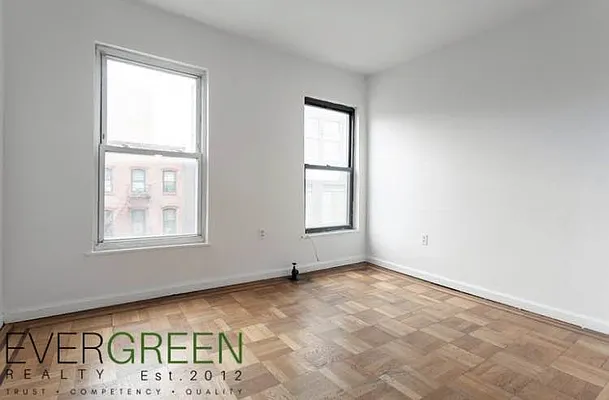 Rented by Evergreen Apartments BK | media 7