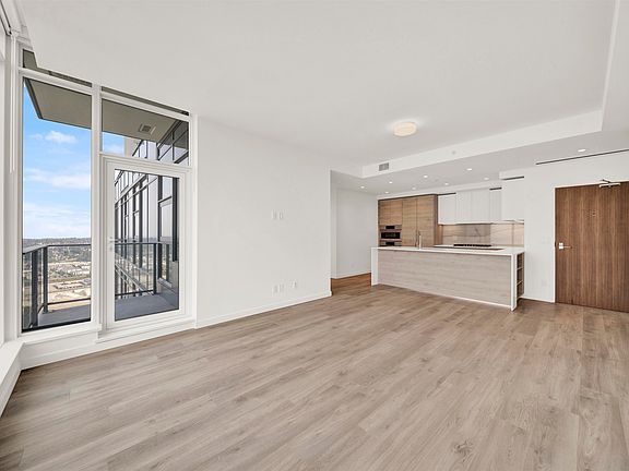 5th image of 680 Quayside Dr #5004