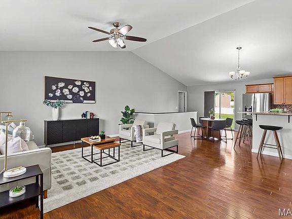 5th image of 280 Glen Meadows Ct