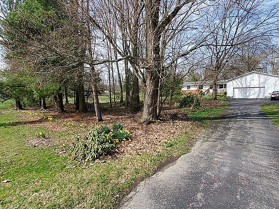 3rd image of 1009 Sandy Lake Rd