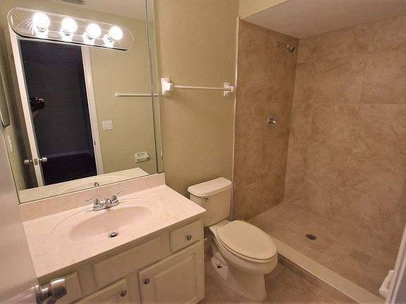 4th image of 1035 Branchwood Dr