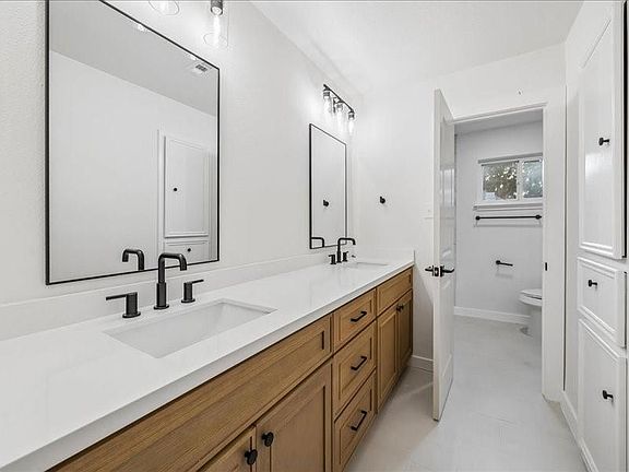 3rd image of 2807 Triway Ln