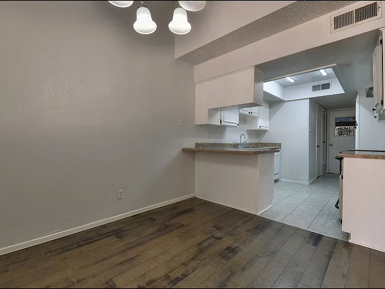 7113 Orizaba Ave — Photo 12