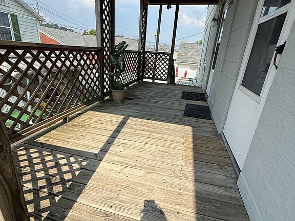 3rd image of 1213 1/2 Grosscup Ave
