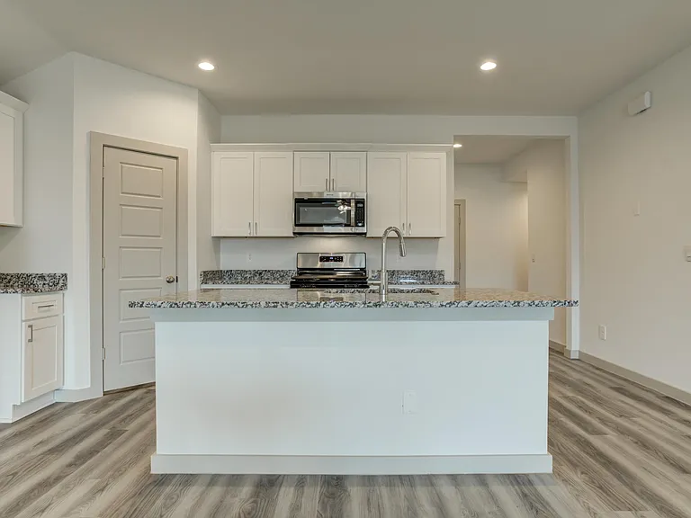 25 Wilshire Blvd — Photo 3