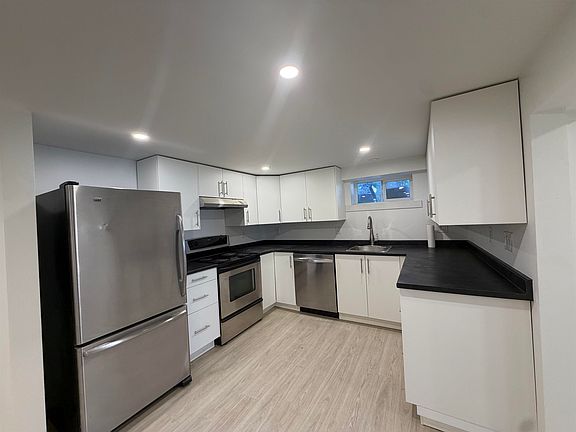 5th image of 9452 Fletcher St #9L