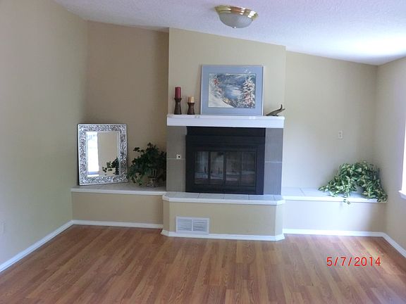 living room w/ gas fireplace