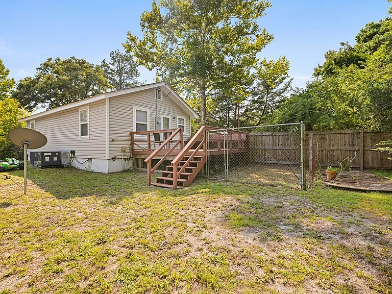 682 E Ocean Rd — Photo 21