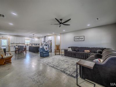 22950 Pin Oak Dr, Lebanon, MO, 65536